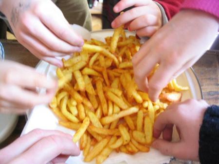 toma 3abech wya malkom kat5atfo    bohayof o la ejl jafaf ewa golo besmi allah